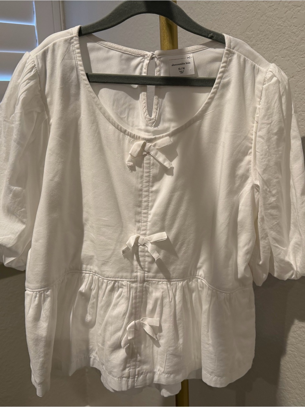 Abercrombie & Fitch White Tie-Front Peasant Top